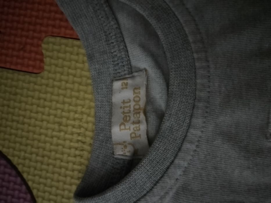 Camisola cinza com letras
