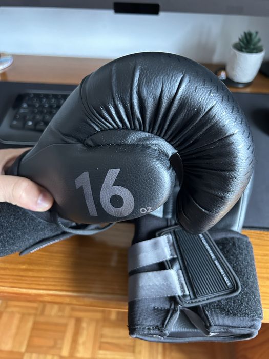 Luvas de boxe 16oz novas