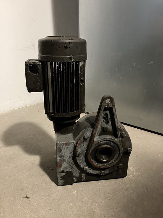 Motoreduktor VETTER 400V 350 Nm i=784 silnik 0,25/0,15 kW dwubiegowy