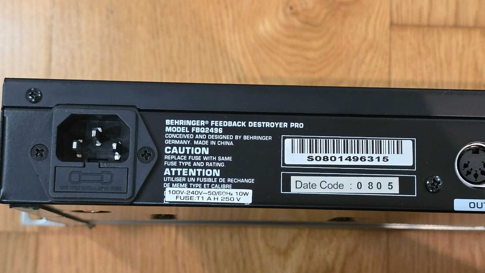Подавлювач зворотнього зв'язку Behringer FBQ 2496