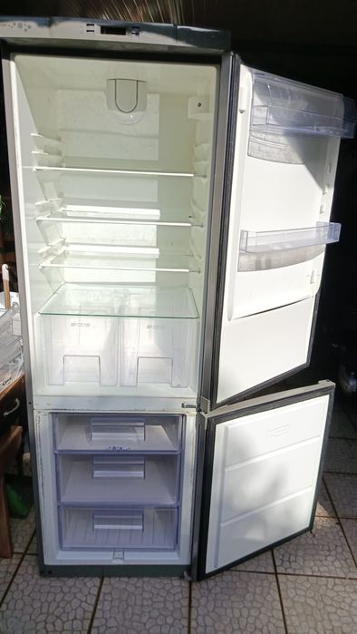 Vendo Frigorífico para peças gavetas plásticas tudo novo 60€