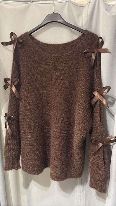 Sweterek z kolardkami