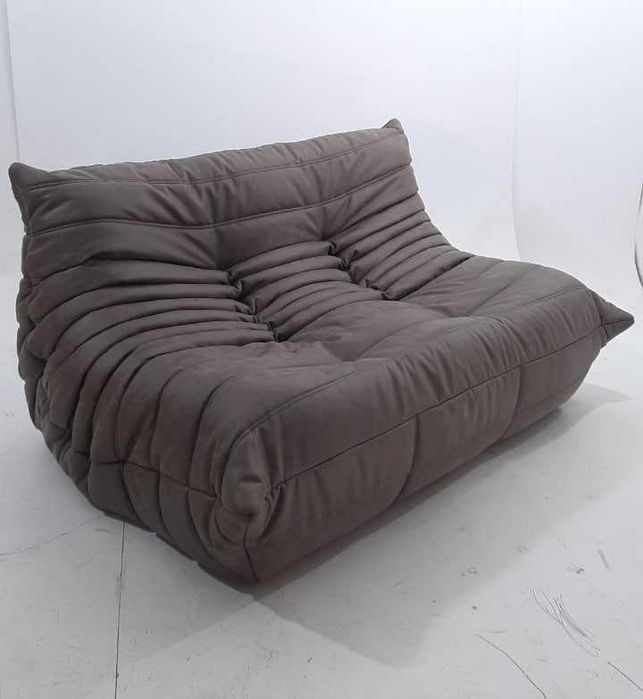 М'який безкаркасний диван