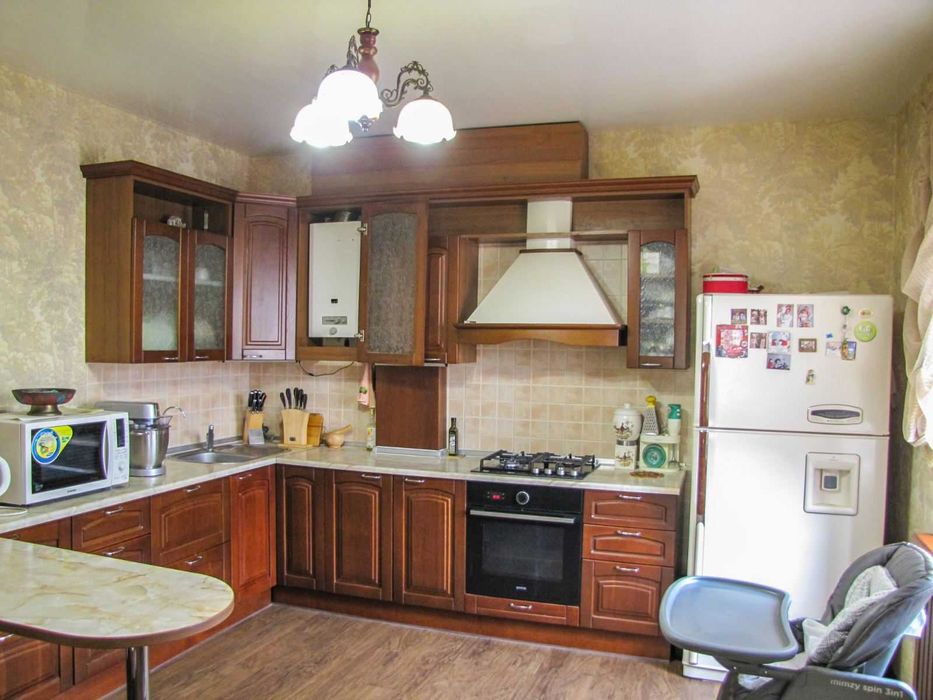 Продам элитный 2-х эт. дом в ЦЕНТРЕ Шевченковского района.