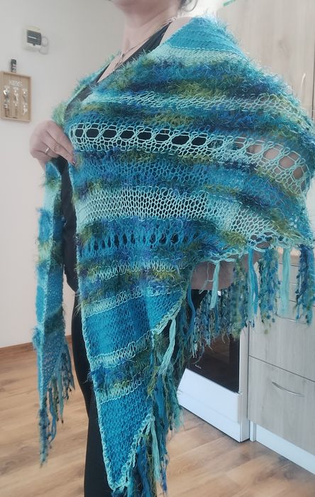 Chusta duża praca szydełkowa