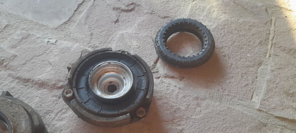 Опорні підшипники з подушками, Амортизаторів передні , оригінальні.