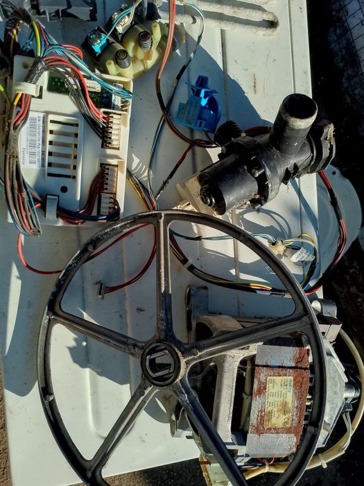 Стіральна машина HOTPOINT арістон.