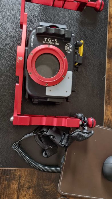 Câmara Olympus TG-6 c Caixa Estanque