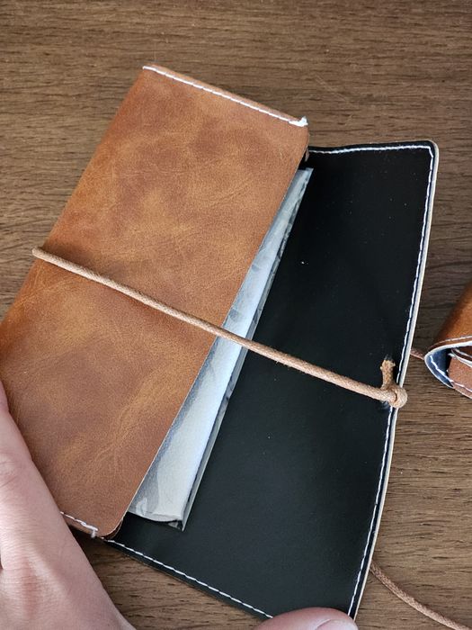skórzane etui na okulary + ściereczka z mikrofibry