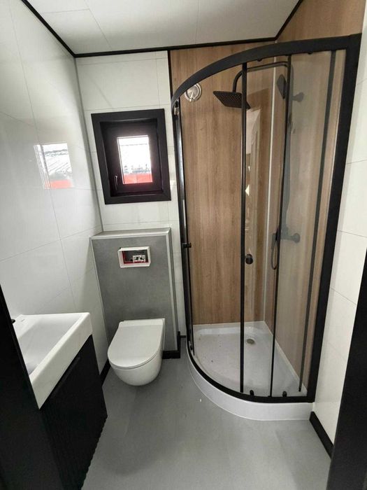 Nowoczesny Domek Modułowy Premium (8x3,2m) – Gotowy do Zamieszkania!