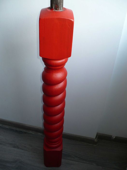 Słup do schodów czerwony