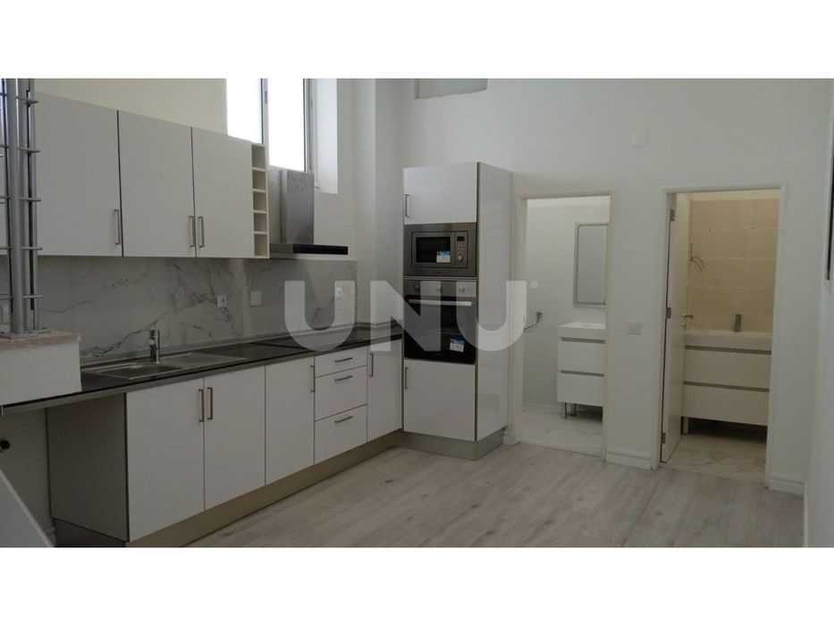 Loja com terraço transformada em habitação