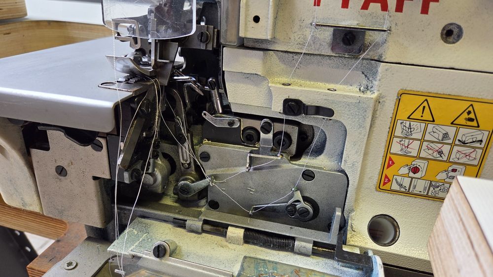 Overlock przemysłowy Pfaff