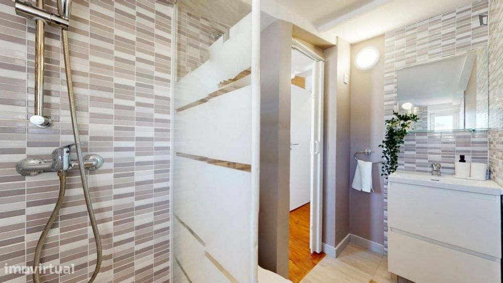 Quarto - localizado em Cedofeita Porto
