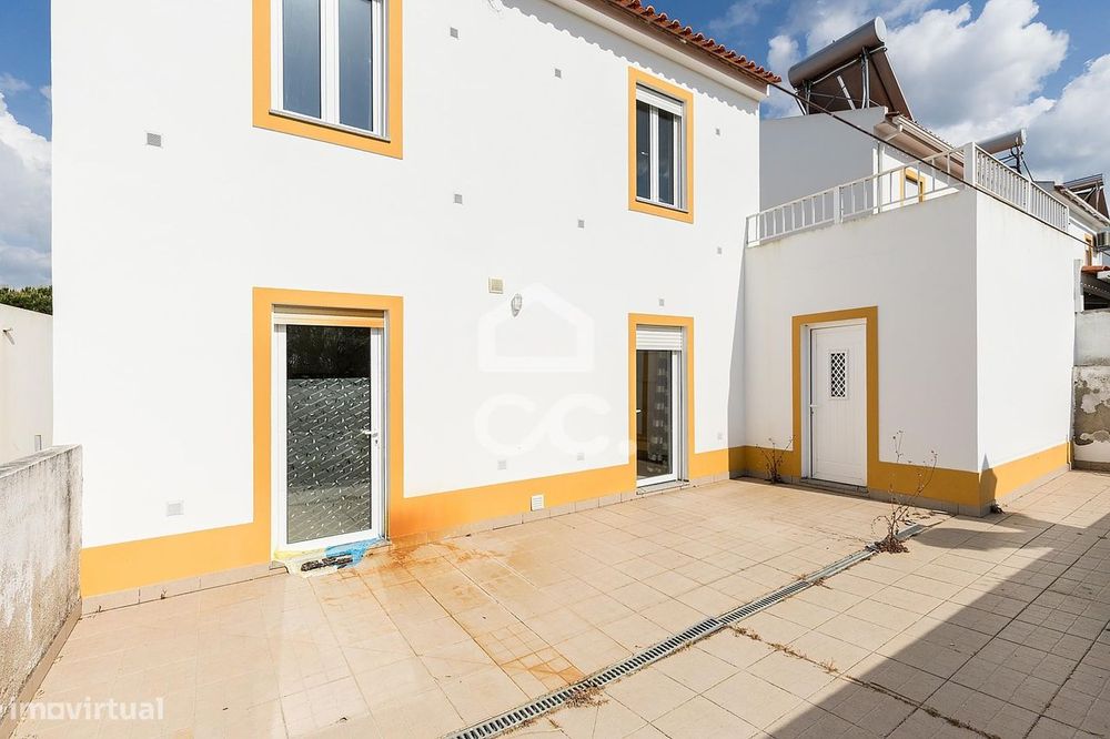 Moradia T3 c/ Quintal, Terraço e Garagem no Loteamento Quinta das Sesm