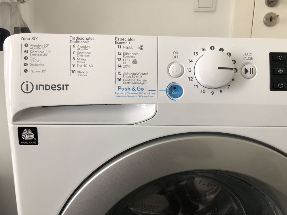 Maquina de lavar roupa “INDESIT” 10kg