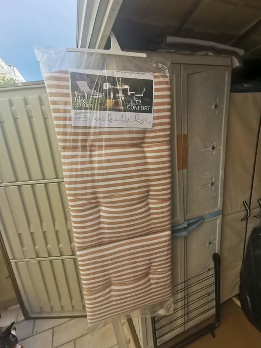 Almofada para cadeira de exterior nova