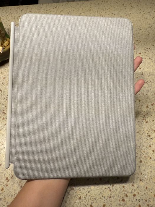 Чохол-клавіатура Logitech Combo Touch Keyboard Case  для iPad Pro 11"