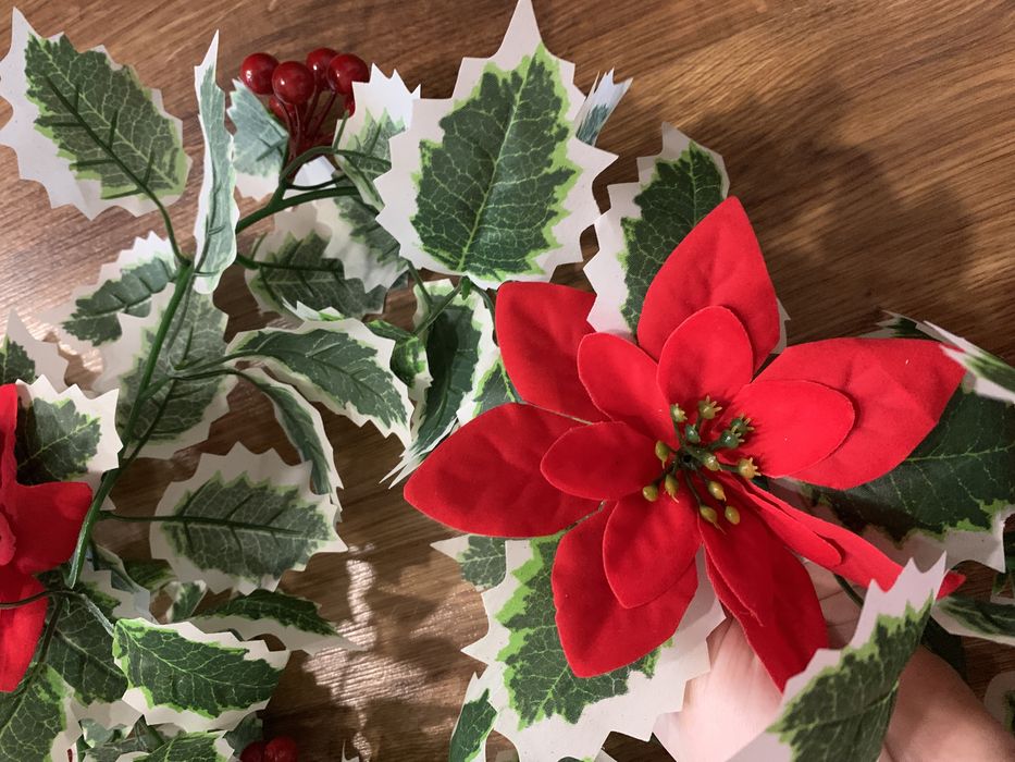 Новорічний декор різдвяна квітка гілка пуансетія молочай гірлянда