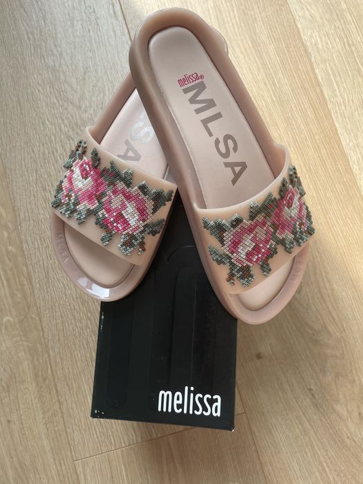 Пудрові шльопанці, сланці, шльопки Melissa