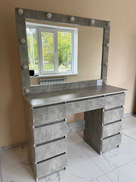 Туалетный столик, бьюти столик, макияжный. С подсветкой, с лампочками