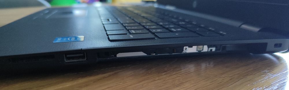 Laptop HP uszkodzona obudowa