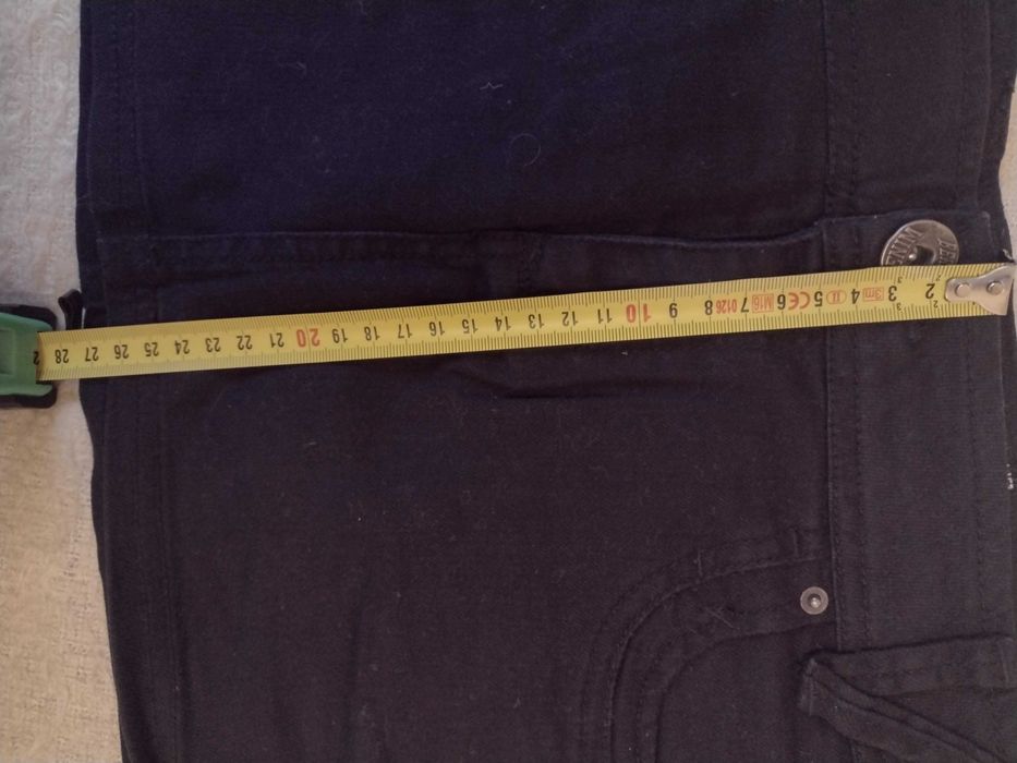 Sprzedam czarną krótką spódniczkę rozmiar 40