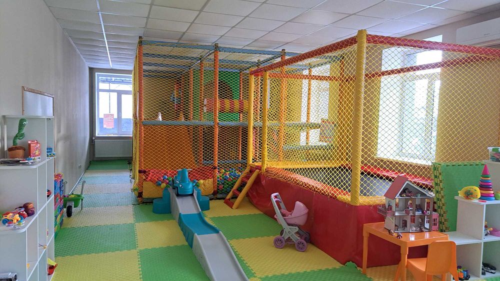 Продається ігровий лабіринт , батут, працююча ігрова кімната. Актуальн