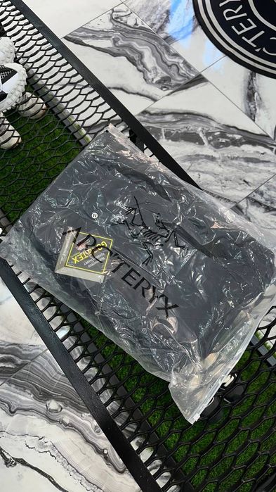Arc’teryx Beta LT — топова Gore-Tex вітровка для міста й гір