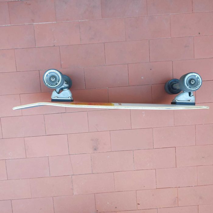 Skate Carver em bom estado
