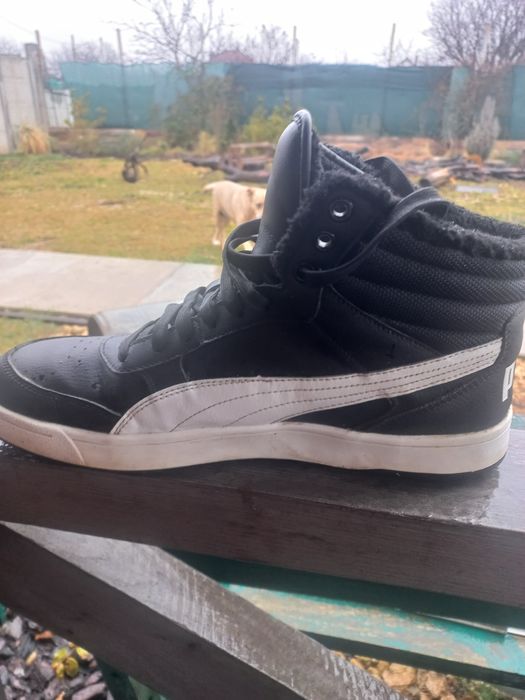 Продам теплые пумовские ботинки