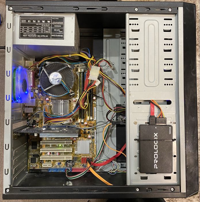 Компютер + клавіатура + мишка !!!