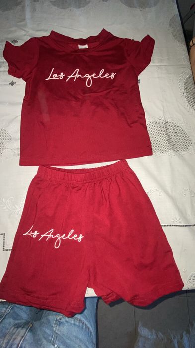 conjunto vermelho de menino