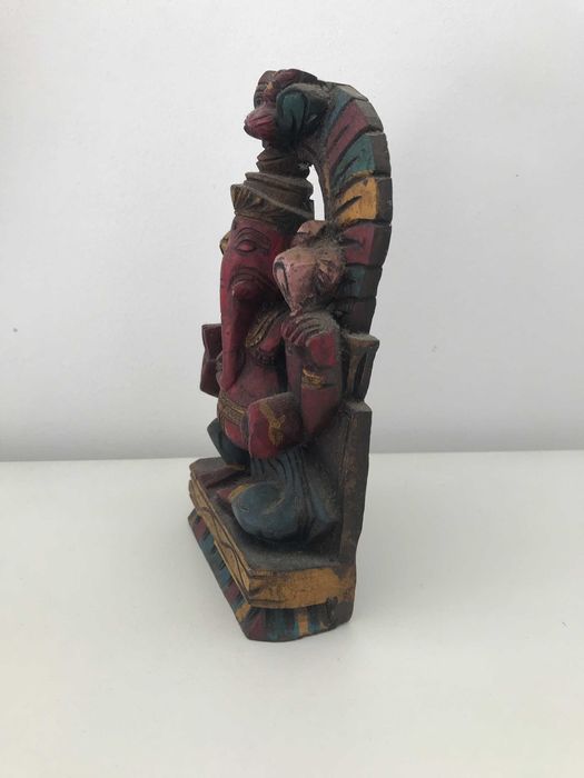 Estátua madeira esculpida pintada mão divindade hindu Ganesha