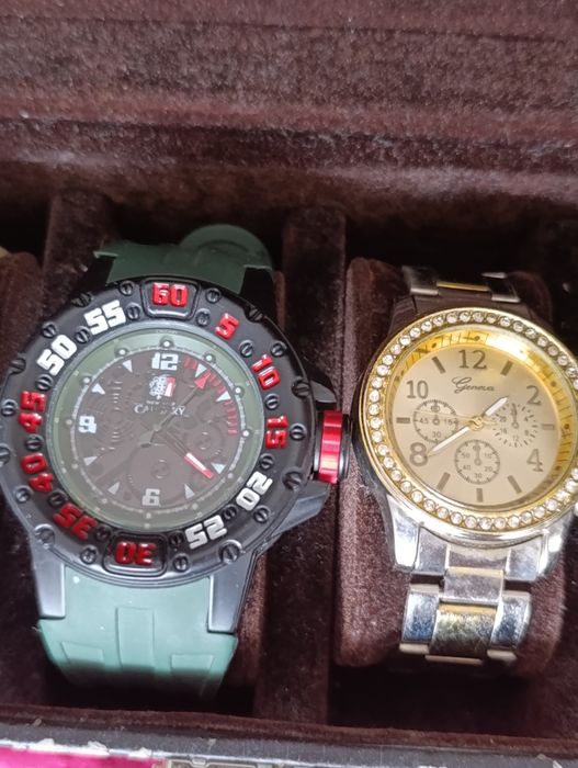 Conjunto de vários relógios