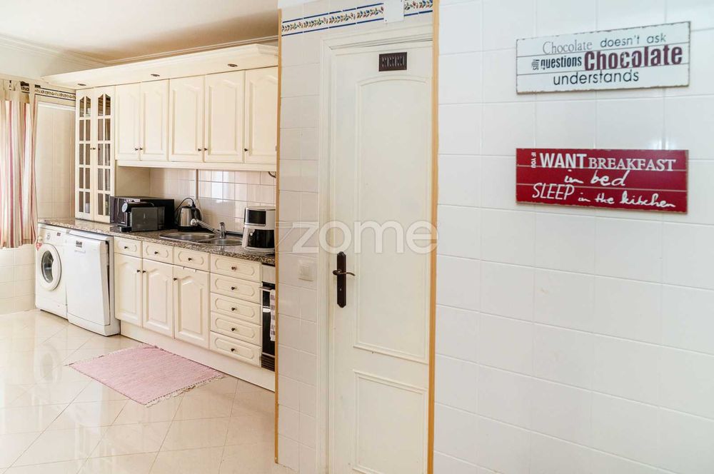 Apartamento T3 com parqueamento e arrecadação