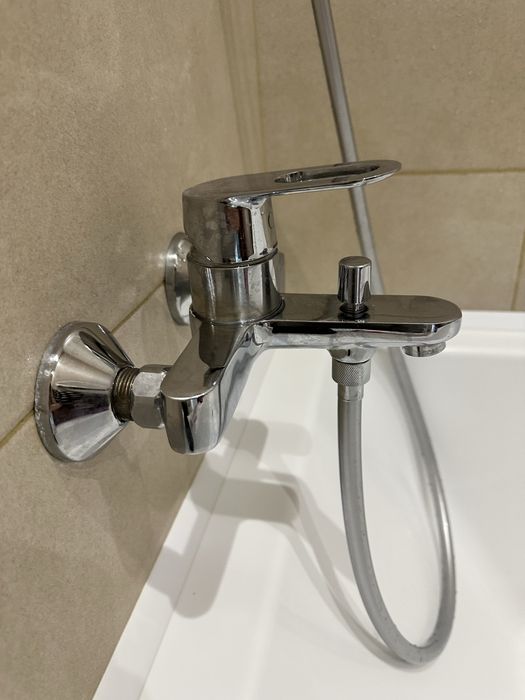 Смеситель для ванной Grohe оригинал( лейка и шланг в подарок)