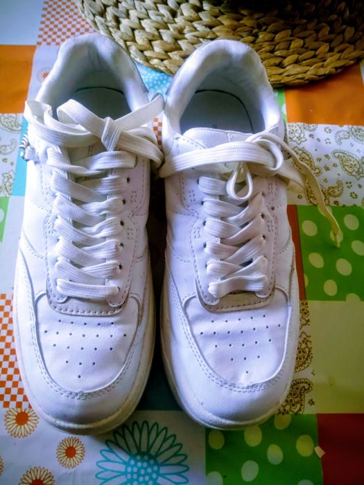 Tênis Breska como novos , calça 35 36,