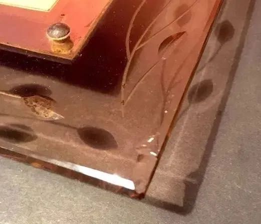 CAIXILHO - início séc XX - vidro trabalhado pintado a ouro 33 x27 cm/s