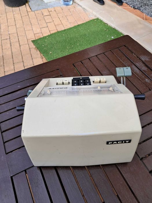 Máquina Calcular FACIT AB 1004