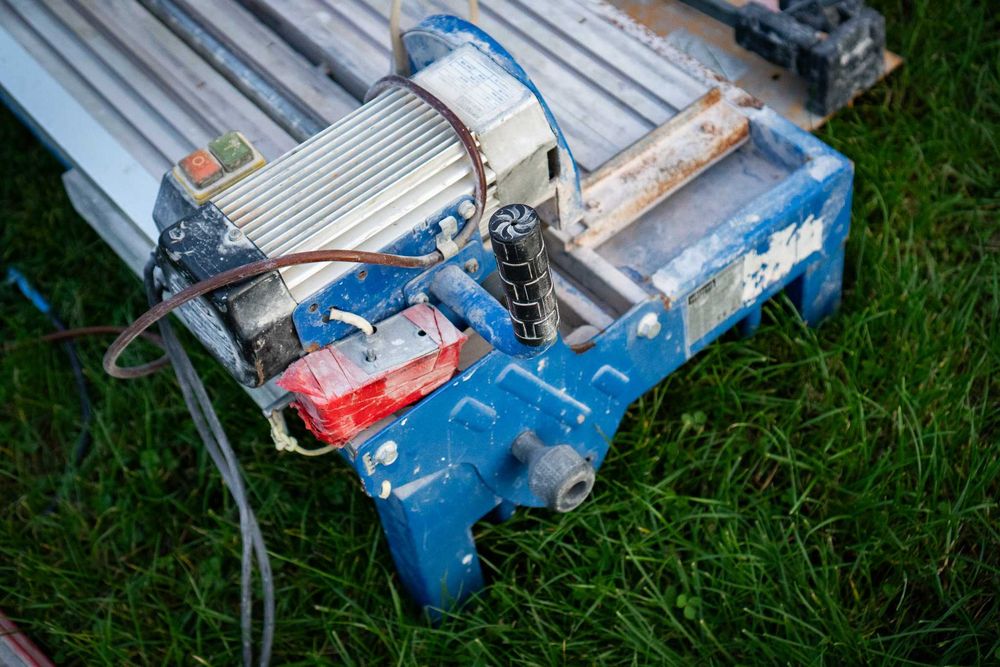 Przecinarki do płytek gresu