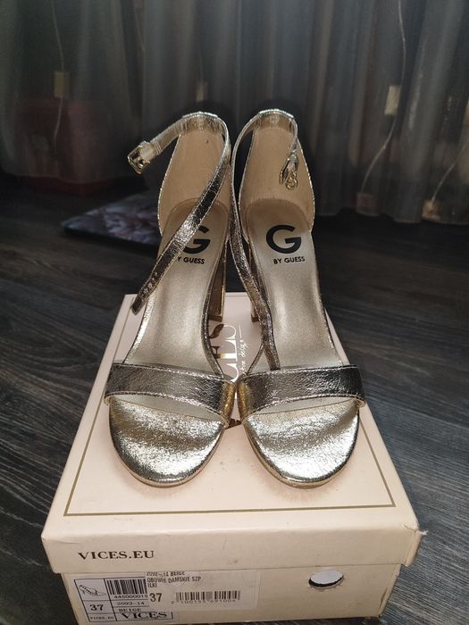 туфлі Guess золоті