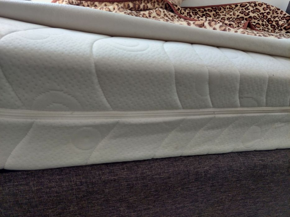 Łóżko 160x200 kontynentalne tapicerowane z materacem