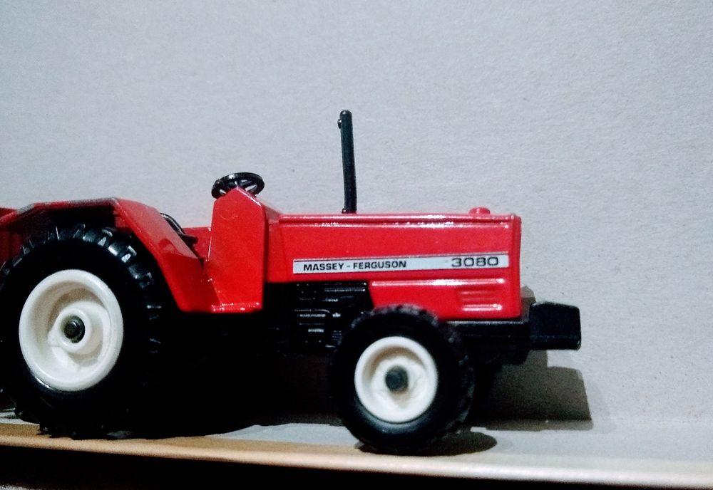 Siku Super Series 2227 Massey-Ferguson 3080 Traktor i Przyczepa