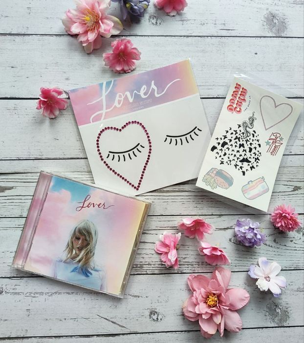 Ozdoby na twarz tatuaże kryształki Lover box Taylor Swift merch