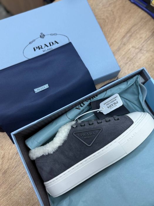 Зимові кеди кросівки прада серые prada зимние женские ugg