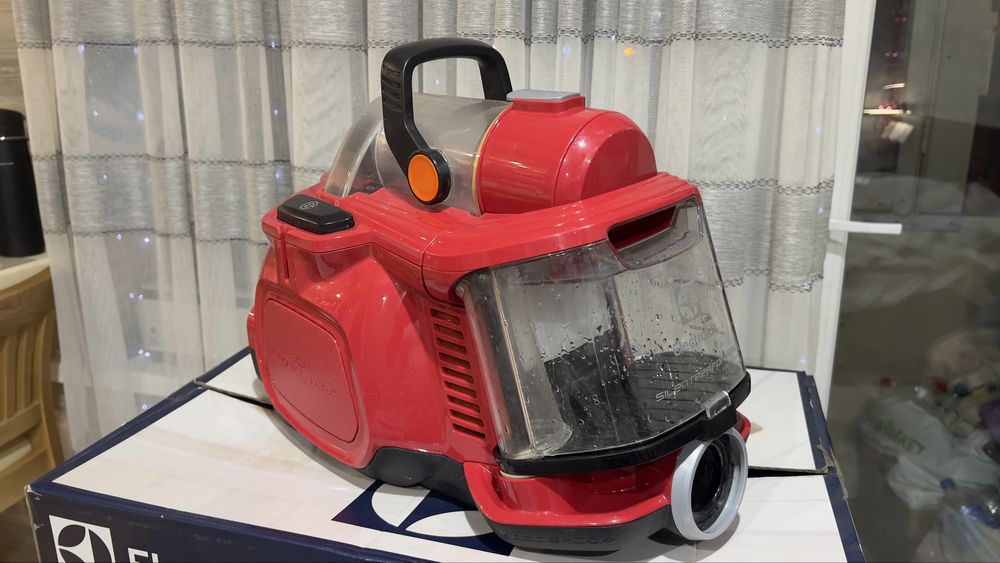 Пылесос Electrolux ESPC72RR