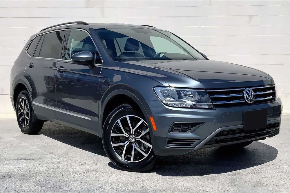 Volkswagen Tiguan      2022