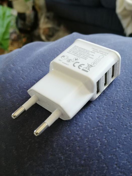 Carregador USB triplo