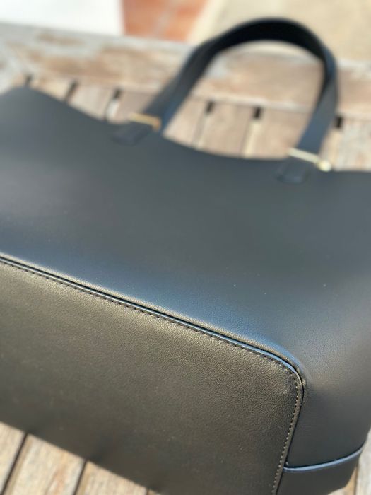Bolsa Grande Preta Espaçosa e Leve Com Bolsa Interior Removível